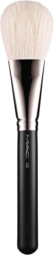 Brush 135s Large Flat Powder fra Mac