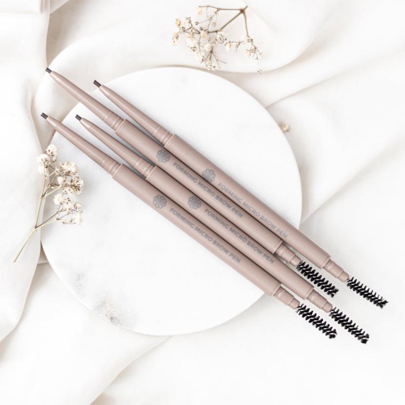 * Micro Forming Brow Penmed Brown fra Sanzi Beauty