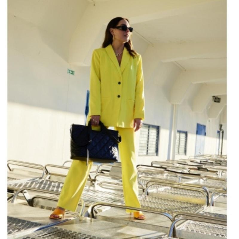 Ditte Estrup Blazer i Guld Kiwi fra Pieces - Udsalg!