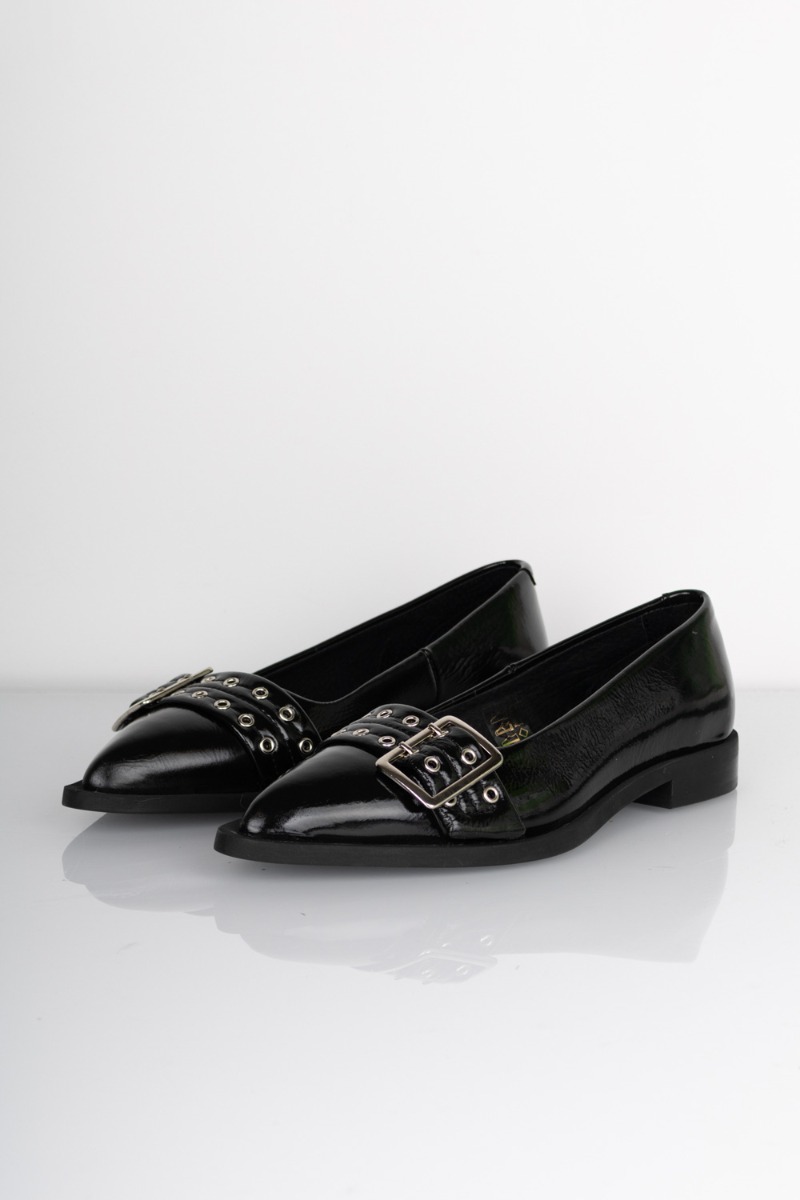 Sko  Saso Low  Black Patent fra Pavement hos Lykke by Lykke 5714002958096