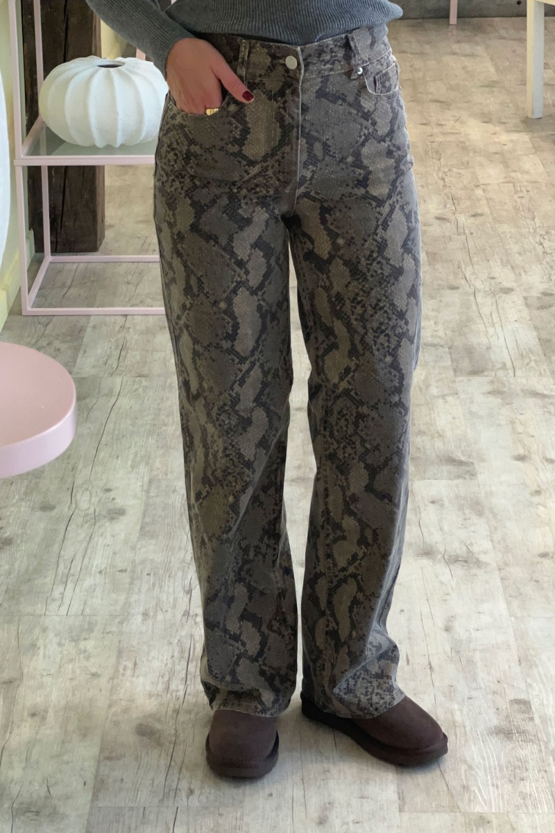 ..  Jeans  Leonora Denim Jeans  Black Snake Print fra Yas hos Lykke by Lykke 5715676089420