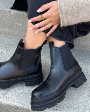 Copenhagen Shoes Støvle You And Me Low Black  With Black Sole