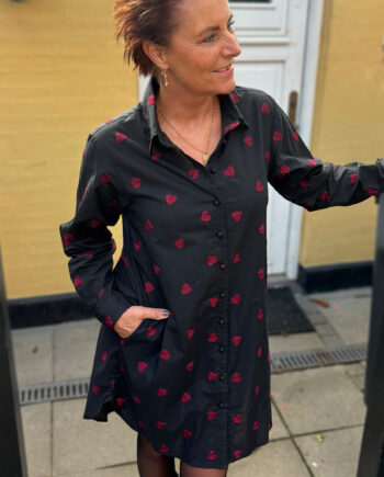 Say Ina Copenhagen Skjortekjole Katrina Black    Red Hearts