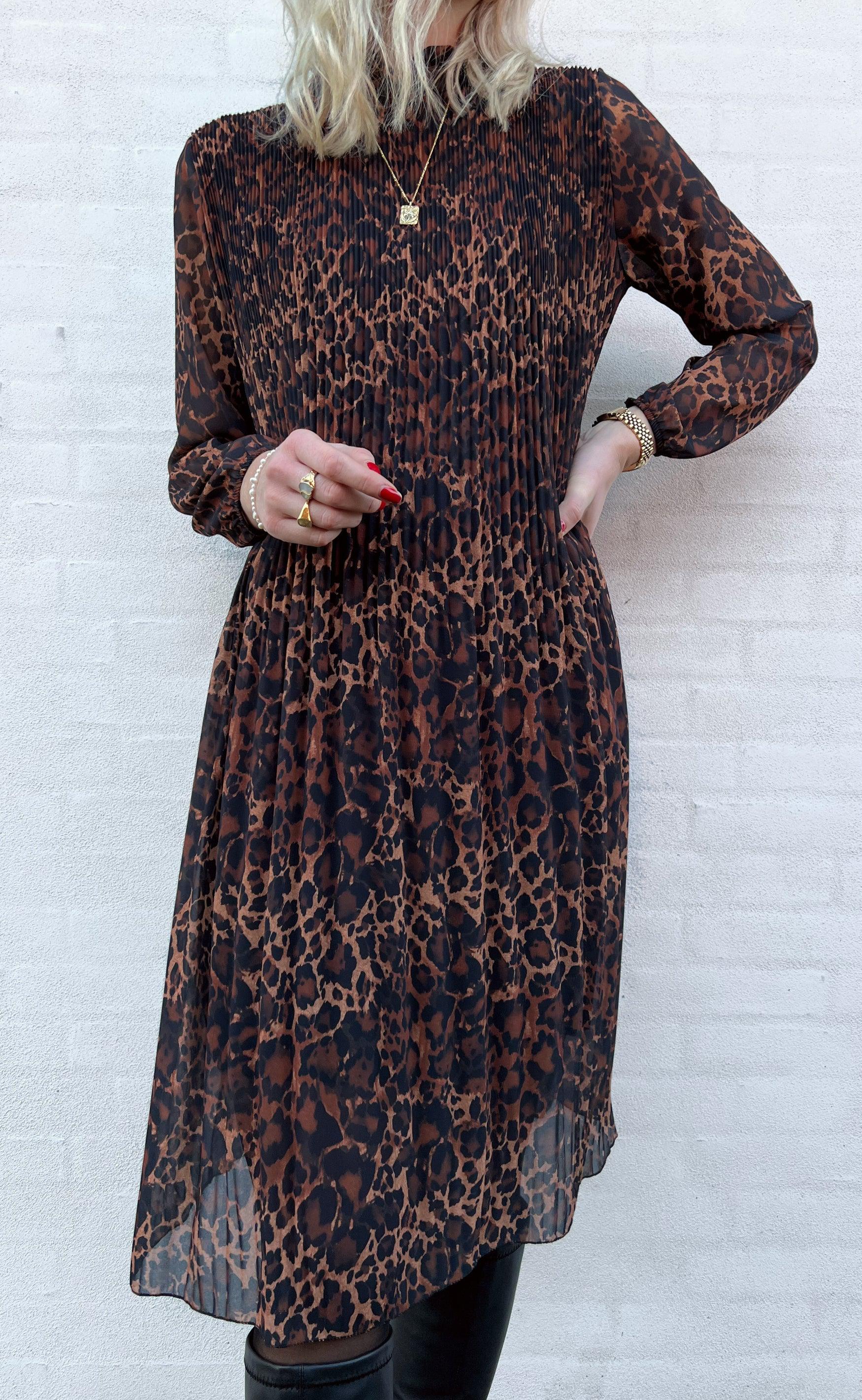 Say Ina Copenhagen Kjole Selma Plisse Brown Leo