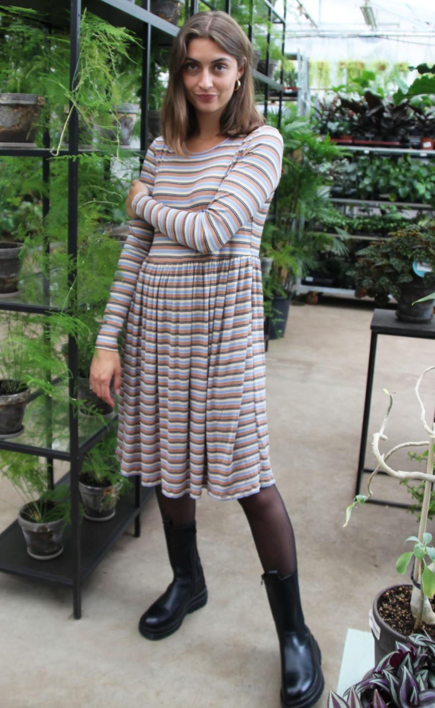 Liberte Kjole Talia Blue Sand Black Stripe