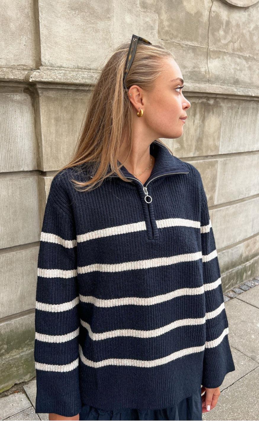 Neo Noir Strik Nevena Navy Sand
