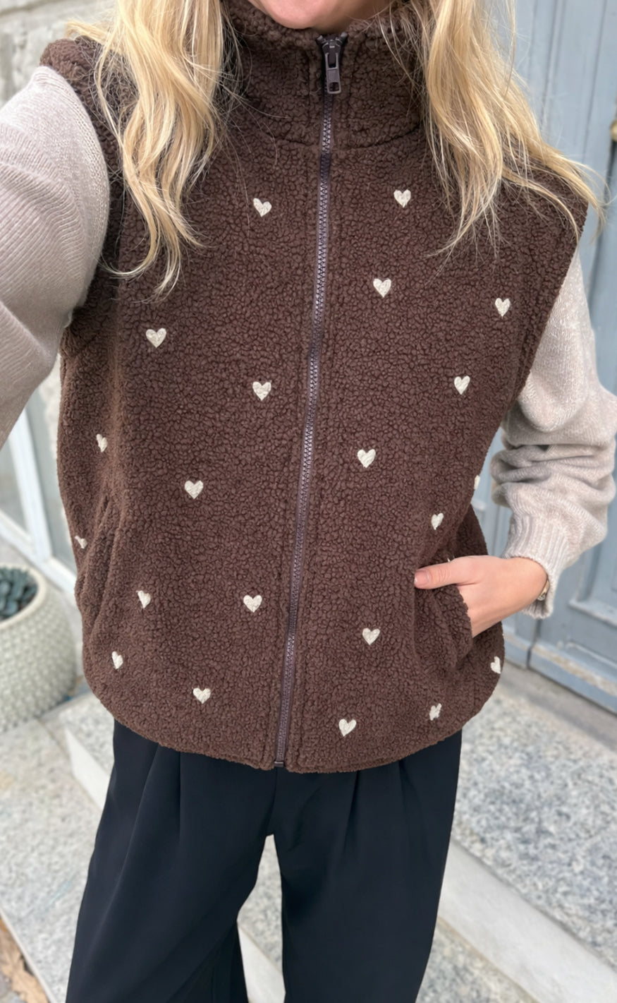Say Ina Copenhagen Fleece Vest Fia Dark Brown Beige Embroidery Hearts