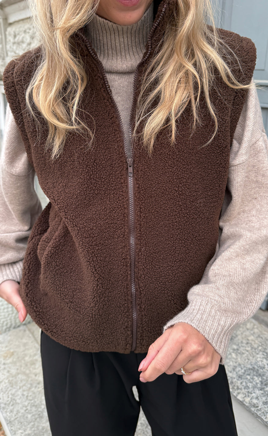 Say Ina Copenhagen Fleece Vest Fia Dark Brown