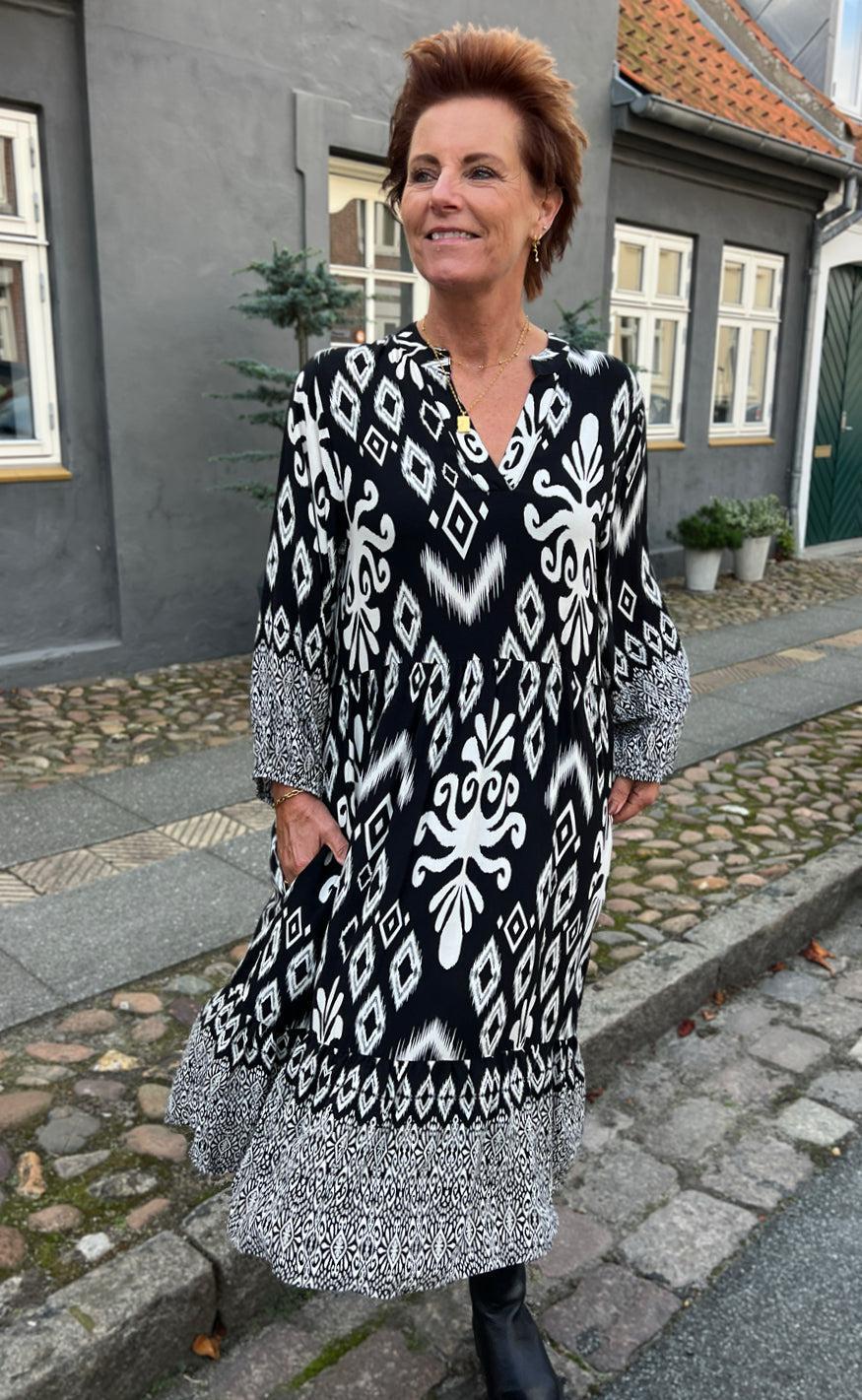 Say Ina Copenhagen Kjole Olinda White   Black Paisley