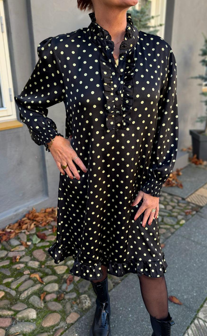 Say Ina Copenhagen Kjole Pia Black Green Dots