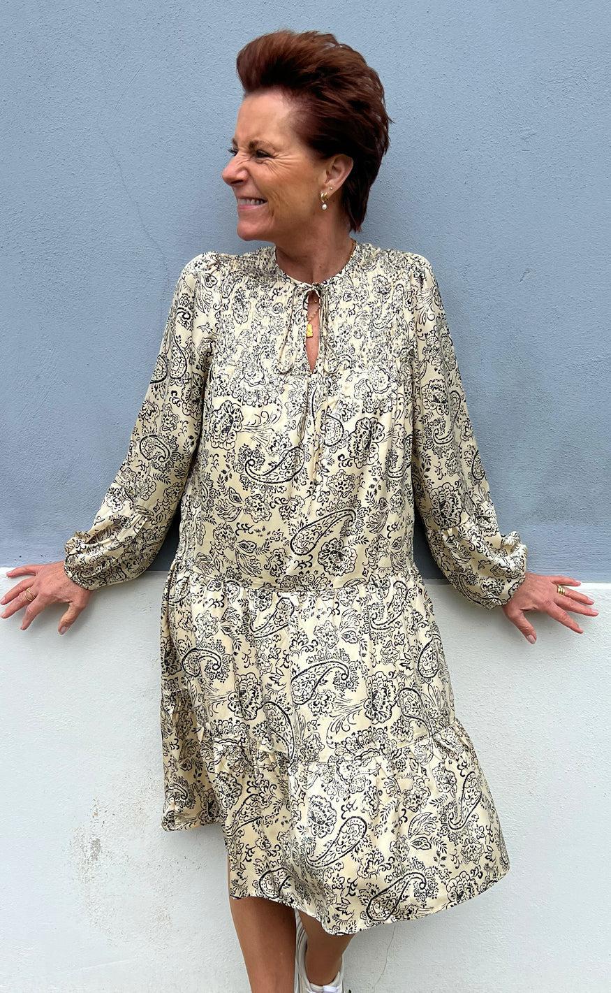 Say Ina Copenhagen Kjole Vanessa Creme Black Paisley
