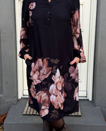 Say Ina Copenhagen Kjole Vivia Black    Rose Flowers