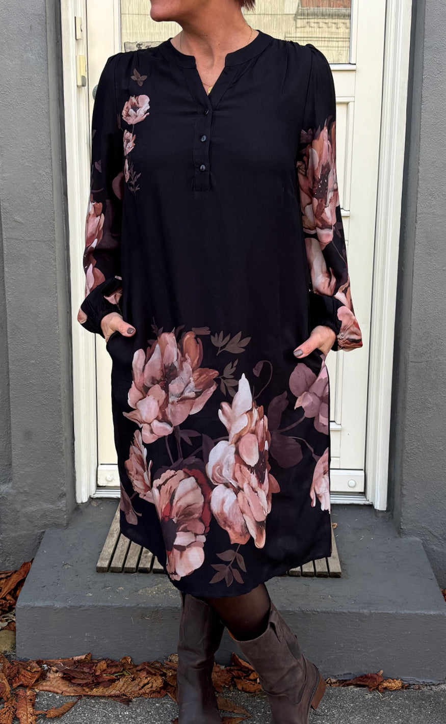 Say Ina Copenhagen Kjole Vivia Black Rose Flowers