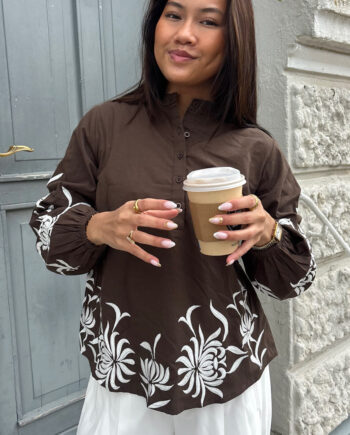 Say Ina Copenhagen Skjorte Tilde Chocolate Brown    Embroidery