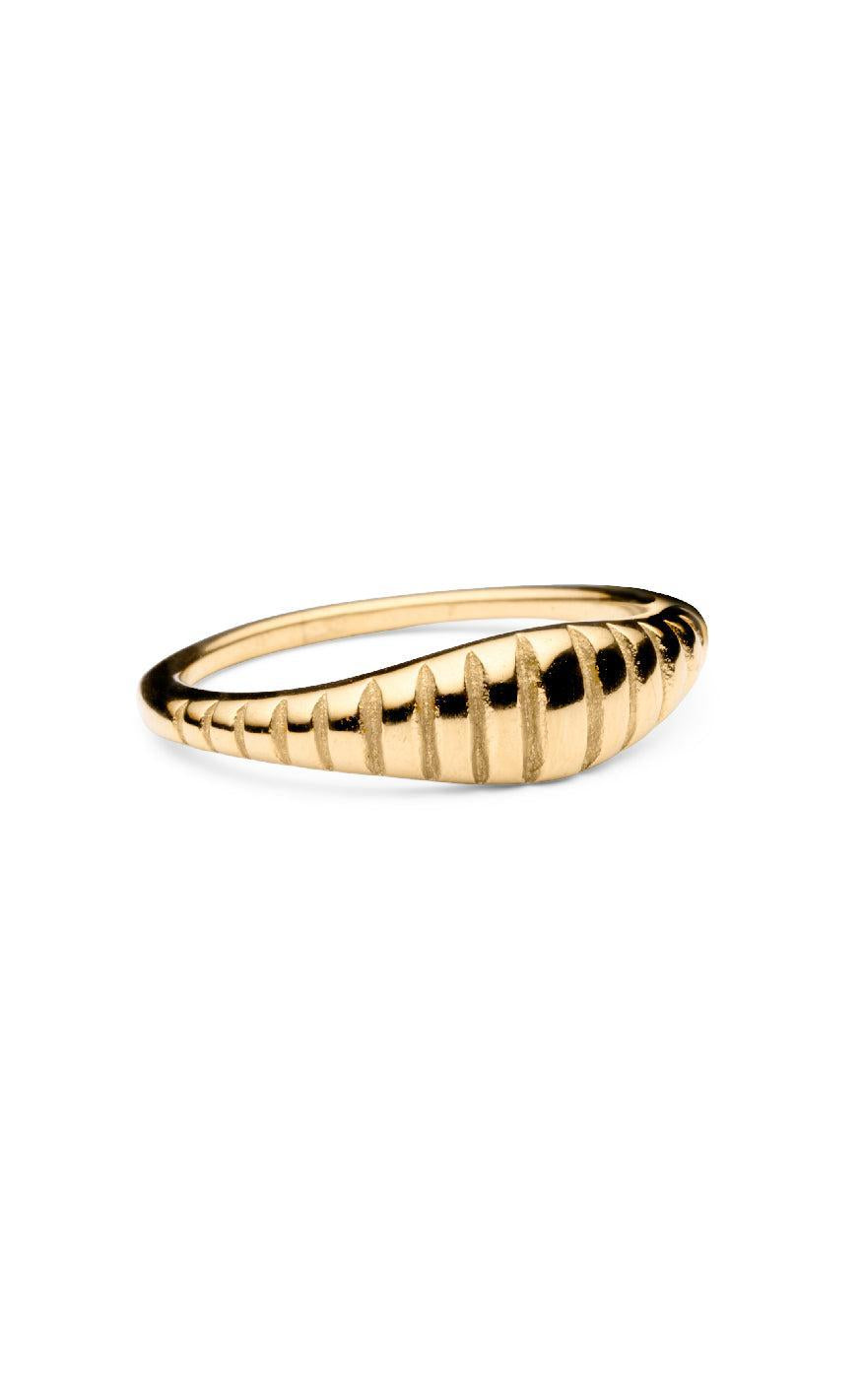 Smykkeli Copenhagen Ring Twisted Crossaint Small Golden Colour
