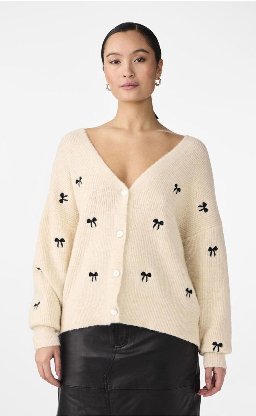 Yas Strik Bow Embroided Knit Birch
