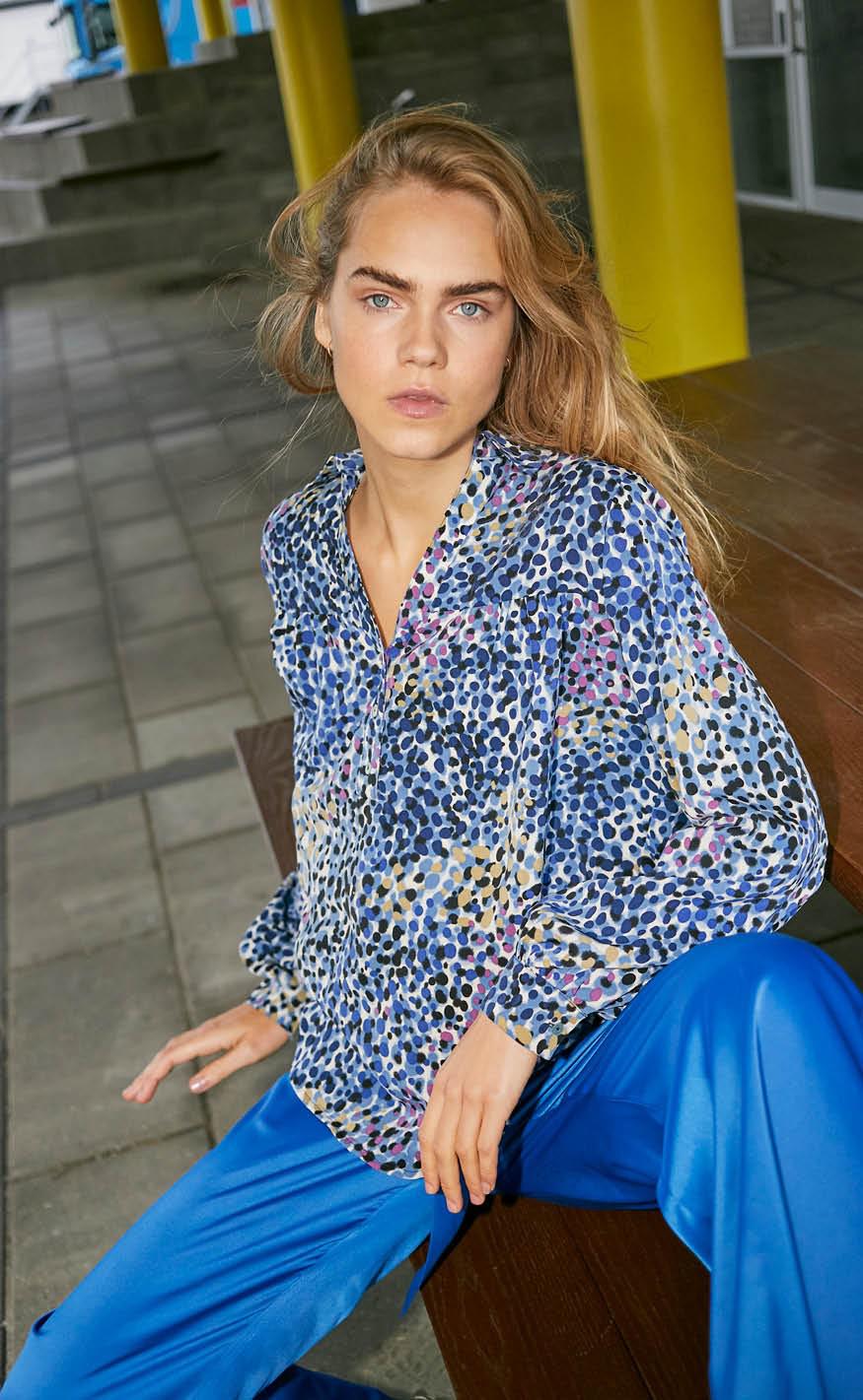 Love Divine Bluse Love425- Blue Dot