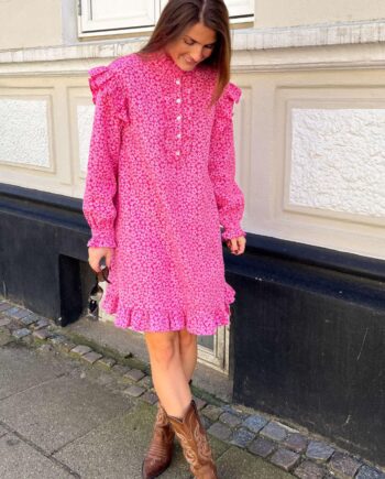 Noella Kjole Reno Ruby Ruffle Bright Pink