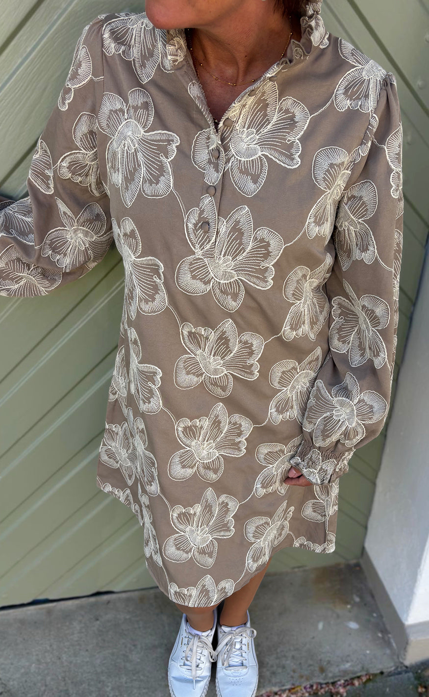 Say Ina Copenhagen Kjole Augusta Camel White Embroidery