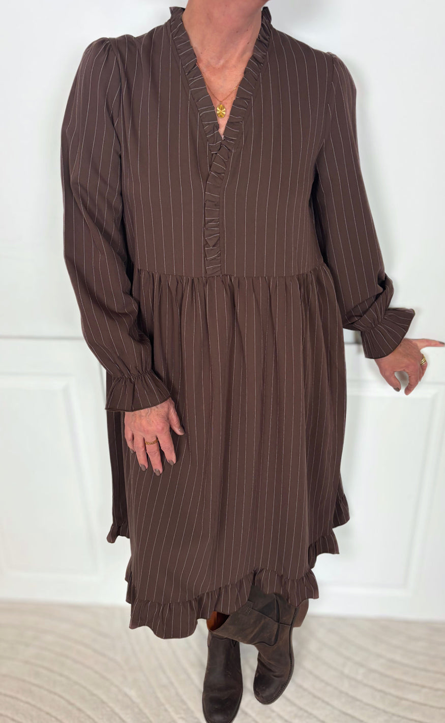 Say Ina Copenhagen Kjole Catja Dark Brown Pinstripe