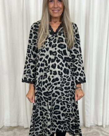 Say Ina Copenhagen Kjole Safina Grey Leopard