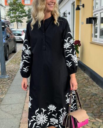 Say Ina Copenhagen Kjole Tilde Long Black    Embroidery