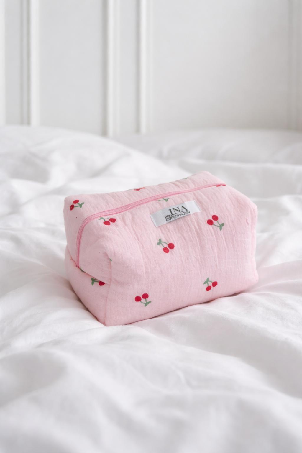 Say Ina Copenhagen Makeup Taske Small Pink With Cherries