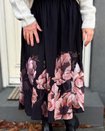 Say Ina Copenhagen Nederdel Vivia Black    Rose Flowers