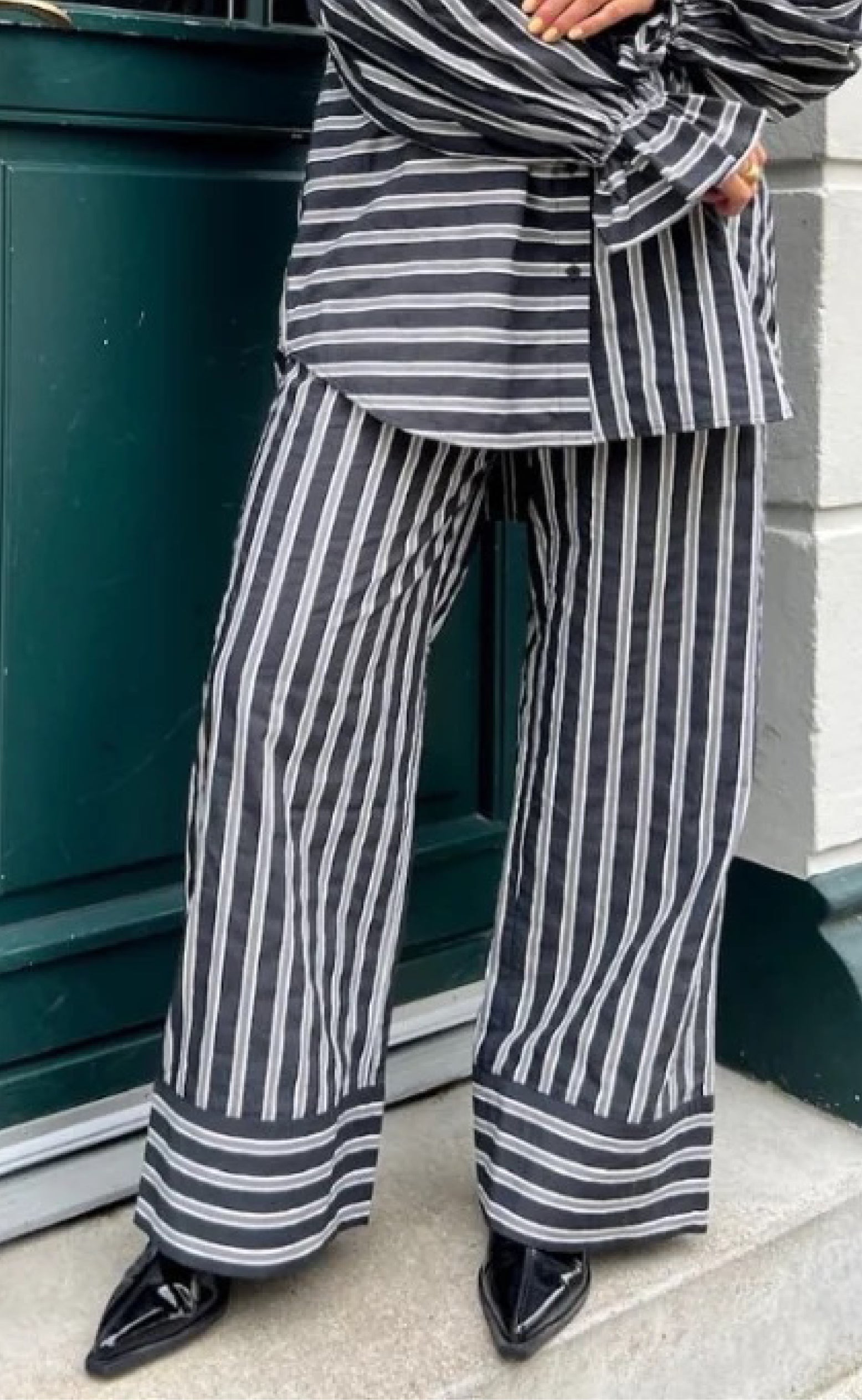 Stories From The Atelier Bukser When You Listen Black Stripes